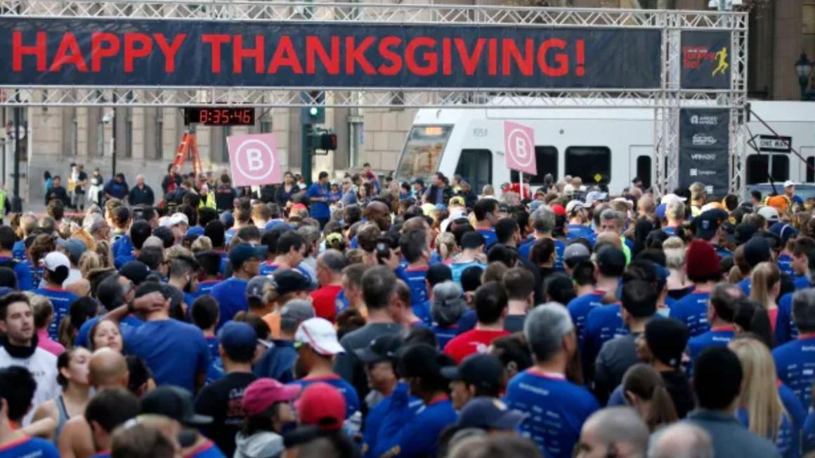 Turkey Trot group of people at the start line